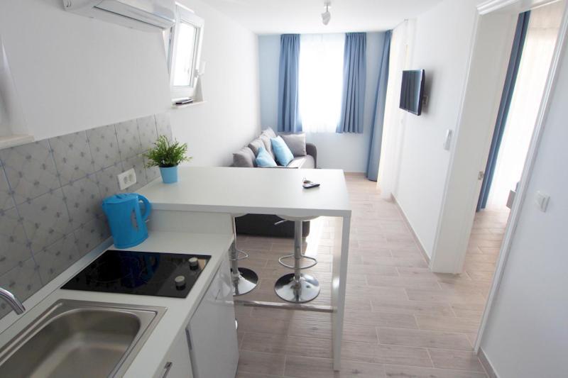 Rita Apartments - Sea-View Apartment 2Plus1 Tučepi Екстериор снимка